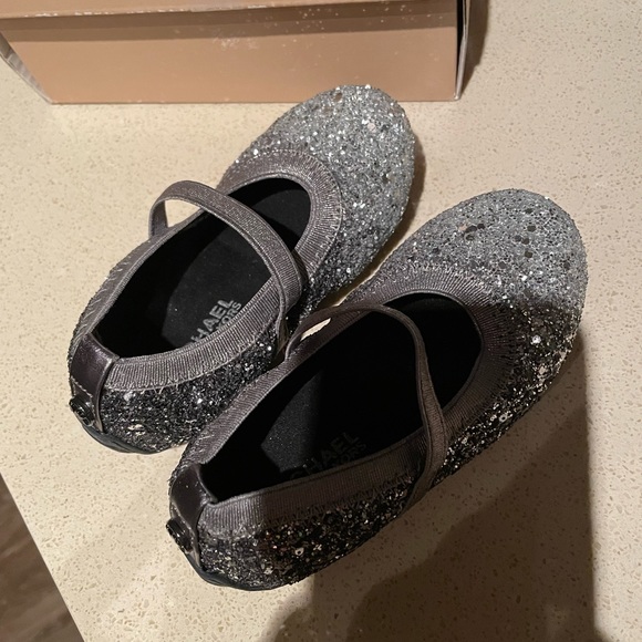 Toddler Michael Kors ballet flats - Picture 2 of 5